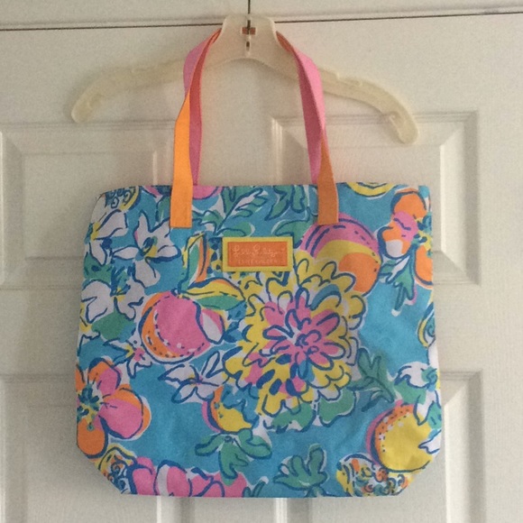 Lilly Pulitzer Handbags - Lilly Pulitzer for Estée Lauder tote